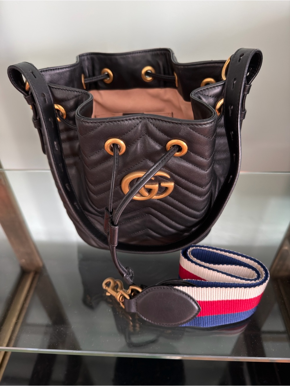 Gucci Black Quilted Matelassé Leather Drawstring Bucket Bag with Gold Hardware - Picture 7 of 9